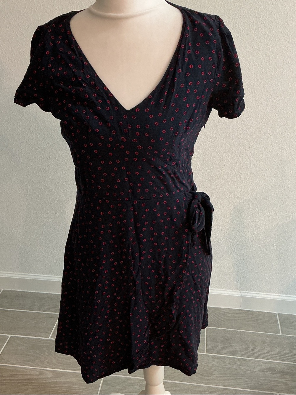 Abercrombie & Fitch Navy Blue Short Sleeve Mini Wrap Dress Red Print Sz Small